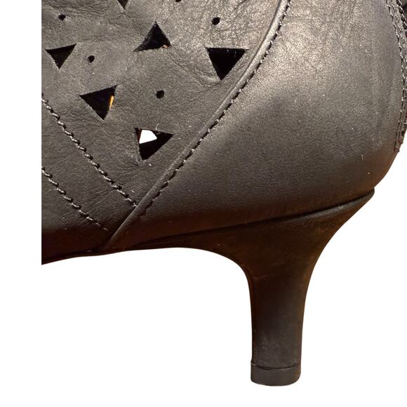 Rockport Total Motion Kalila Women's 10 Black Nubuck Booties Kitten Heel Cut Out - Picture 9 of 15